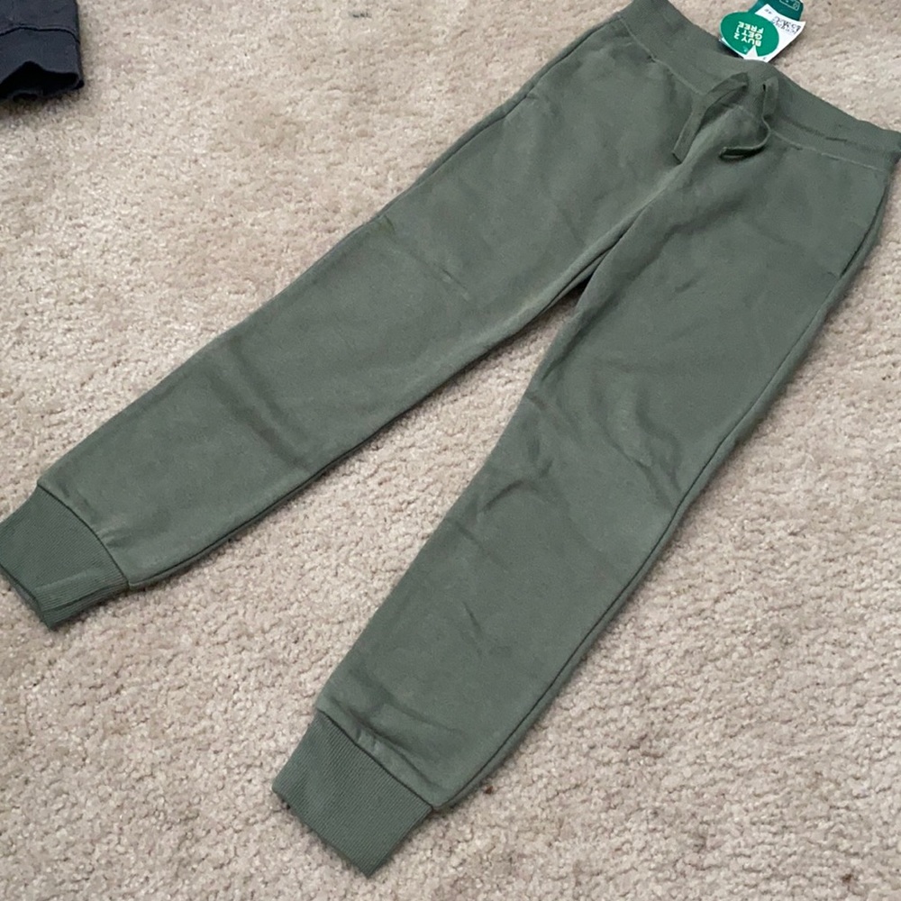 🛍Size 7 green sweats for boy or girl
